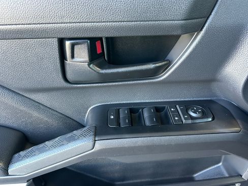 Certified 2025 Toyota Tacoma SR5 AWD/4WD image 10