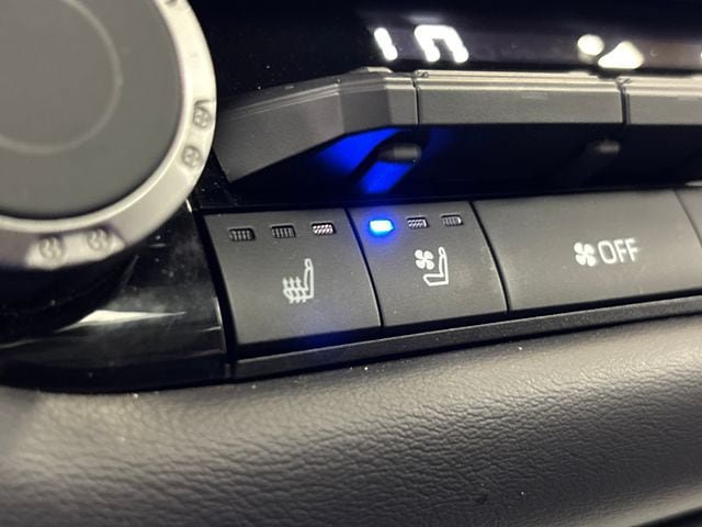 Used 2023 Toyota Tundra Platinum AWD/4WD image 31