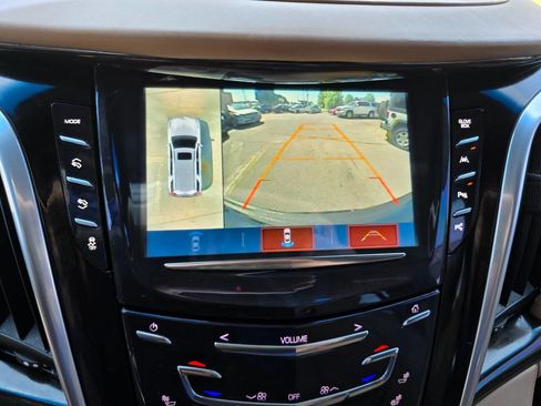 Used 2019 Cadillac Escalade ESV Platinum AWD/4WD image 23
