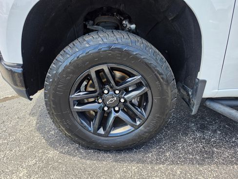 Used 2019 Chevrolet Silverado 1500 LT Trail Boss AWD/4WD image 12