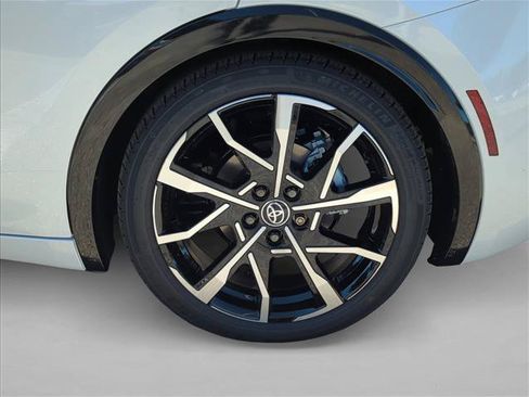 New 2026 Toyota Prius Plug-In Hybrid FWD image 9