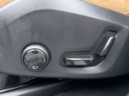 Used 2018 Volvo XC90 T6 Momentum w/ Convenience Package image 18