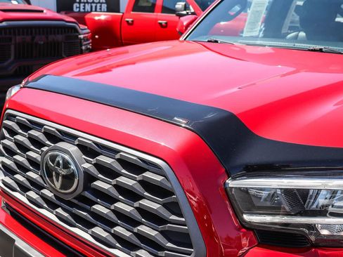 Used 2022 Toyota Tacoma TRD Off-Road w/ TRD Premium Off Road Package AWD/4WD image 11