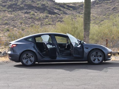 Used 2023 Tesla Model 3 Standard Range image 10