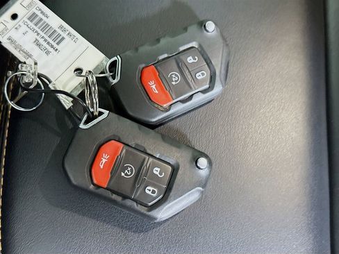 Used 2023 Jeep Wrangler Unlimited Sahara image 34