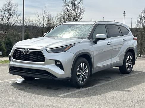 Used 2022 Toyota Highlander XLE image 1