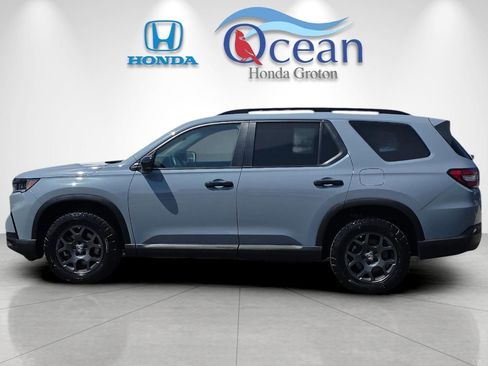 Used 2025 Honda Pilot TrailSport image 6