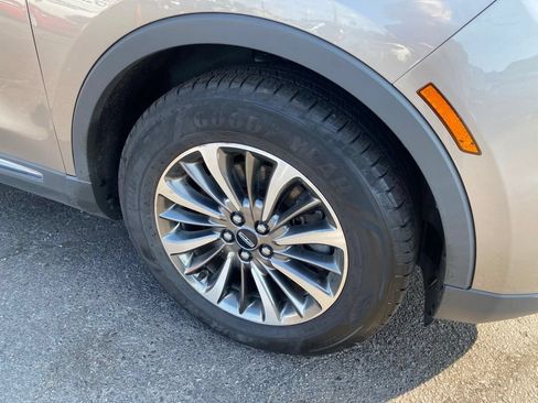 Used 2019 Lincoln Nautilus Select AWD/4WD image 32