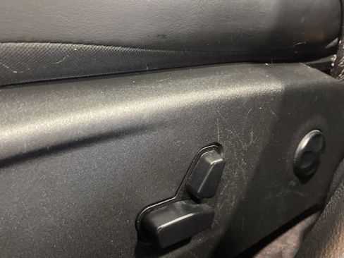 Used 2017 Chrysler 300 C image 23