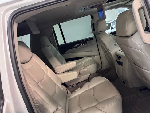 Used 2018 Cadillac Escalade ESV Premium Luxury AWD/4WD image 19