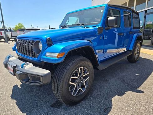 Used 2024 Jeep Wrangler Unlimited w/ Convenience Group AWD/4WD image 24