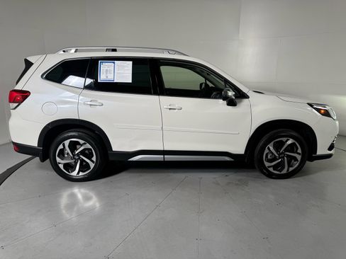 Used 2023 Subaru Forester Touring AWD/4WD image 6