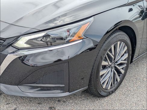 Used 2025 Nissan Altima 2.5 SV FWD image 9