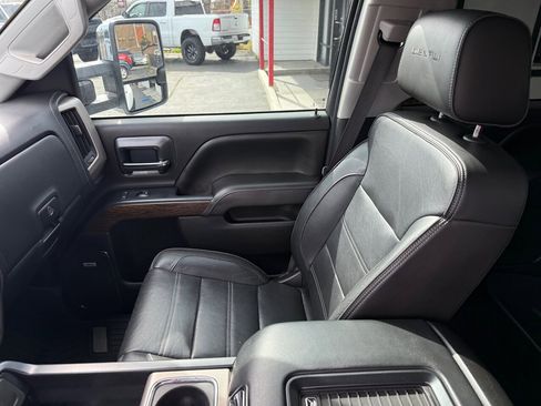 Used 2019 GMC Sierra 3500 Denali w/ Duramax Plus Package image 11