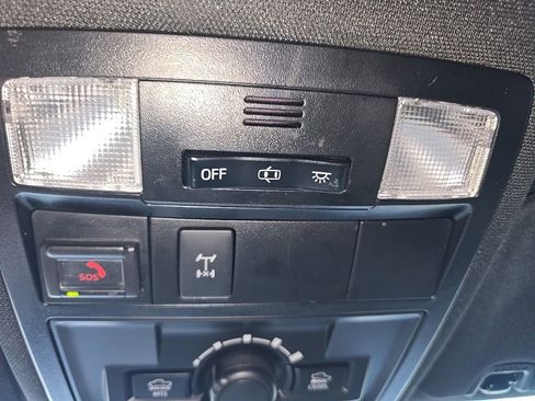 Used 2020 Toyota Tacoma TRD Off-Road w/ Technology Package AWD/4WD image 23