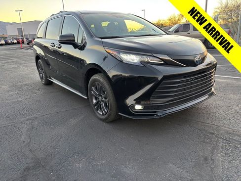 Used 2024 Toyota Sienna XLE Woodland Edition image 1