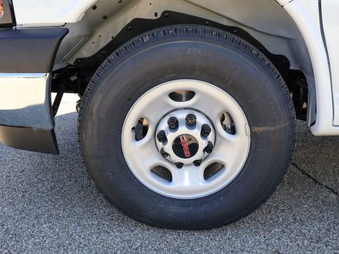 New 2026 GMC Savana 2500 image 26