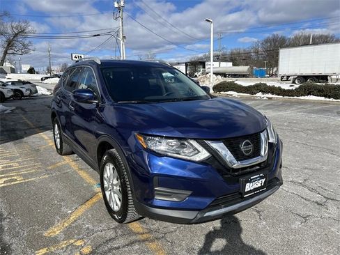 Used 2020 Nissan Rogue SV image 2