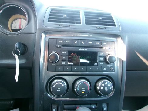 Used 2010 Dodge Challenger SE image 25