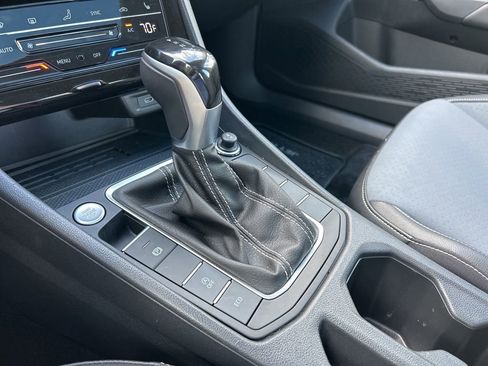 Used 2025 Volkswagen Jetta SE w/ Sunroof Package image 37