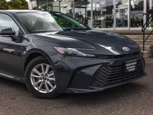 Used 2025 Toyota Camry LE FWD image 3