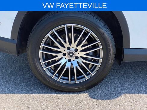 Used 2025 Mercedes-Benz GLC 300 4MATIC image 35