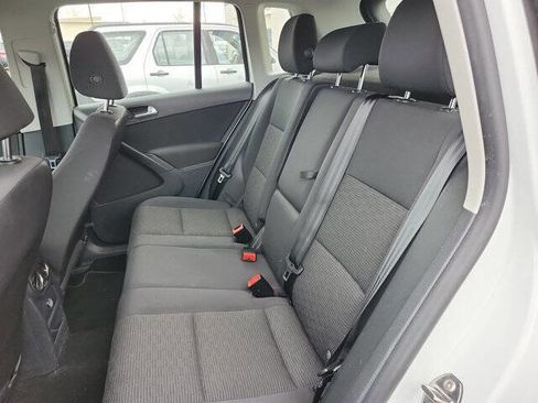 Used 2014 Volkswagen Tiguan S image 16