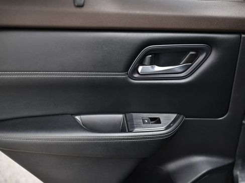 Used 2023 Nissan Rogue SL w/ SL Premium Package image 23