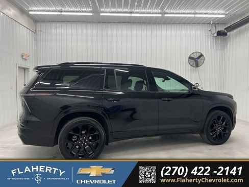 Used 2024 Chevrolet Traverse RS image 2