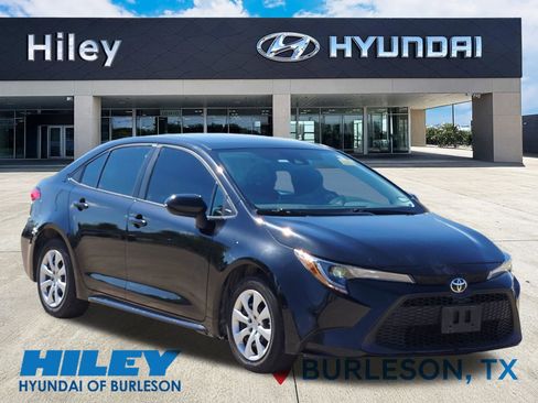 Used 2020 Toyota Corolla LE image 2
