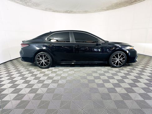 Used 2023 Toyota Camry SE w/ Cold Weather Package FWD image 2