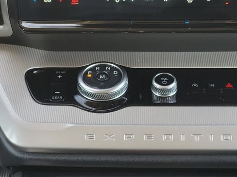 Used 2025 Ford Expedition Max Active RWD image 26