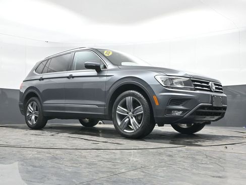 Used 2020 Volkswagen Tiguan SEL w/ 3rd Row Seat Package image 48