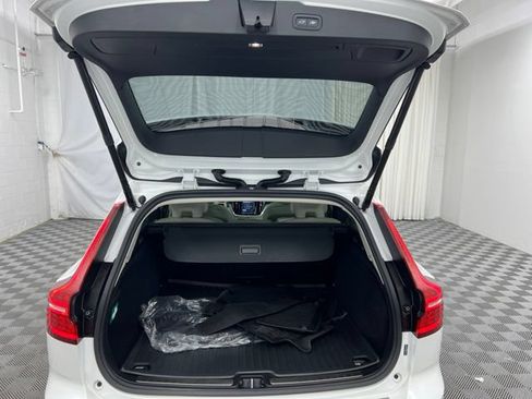 Used 2025 Volvo V60 B5 Cross Country Plus w/ Protection Package Premier AWD/4WD image 8