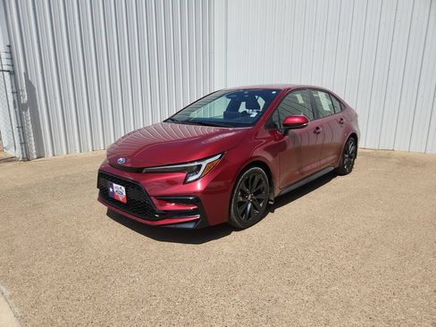 Used 2025 Toyota Corolla SE w/ SE Premium Package FWD image 4