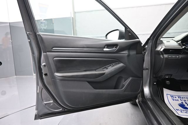 Used 2025 Nissan Altima 2.5 SV FWD image 8