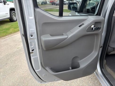 Used 2016 Nissan Frontier SV image 13