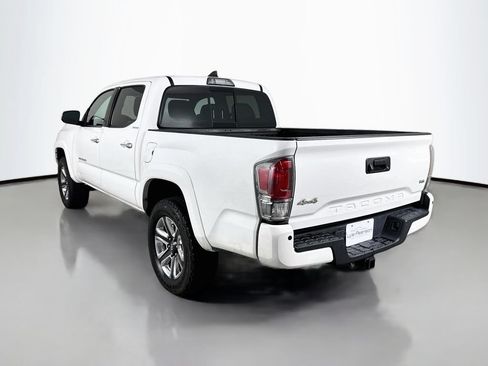 Used 2017 Toyota Tacoma Limited w/ Tow Package AWD/4WD image 3