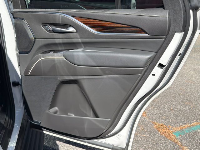 Used 2024 Cadillac Escalade Premium Luxury w/ Performance Package AWD/4WD image 18