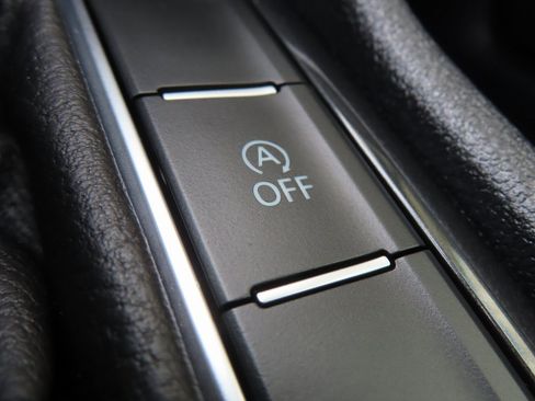 Used 2024 Volkswagen Tiguan SE R-Line image 15