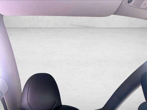 Used 2024 Tesla Model Y 2WD image 17