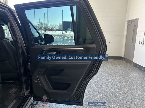 Used 2025 Chevrolet Tahoe Z71 w/ Z71 Off-Road Package image 28