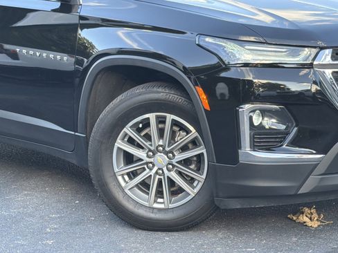 Used 2023 Chevrolet Traverse LT FWD image 3