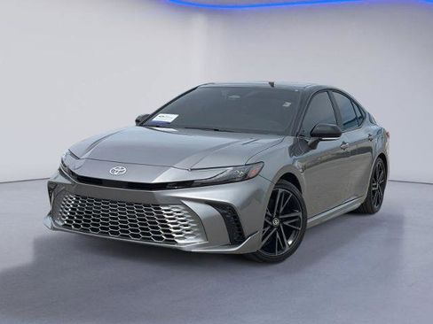 Used 2025 Toyota Camry XSE FWD image 2