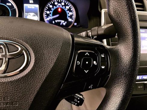 Used 2017 Toyota Camry LE image 19