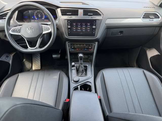 Used 2022 Volkswagen Tiguan SE w/ Panoramic Sunroof Package AWD/4WD image 14
