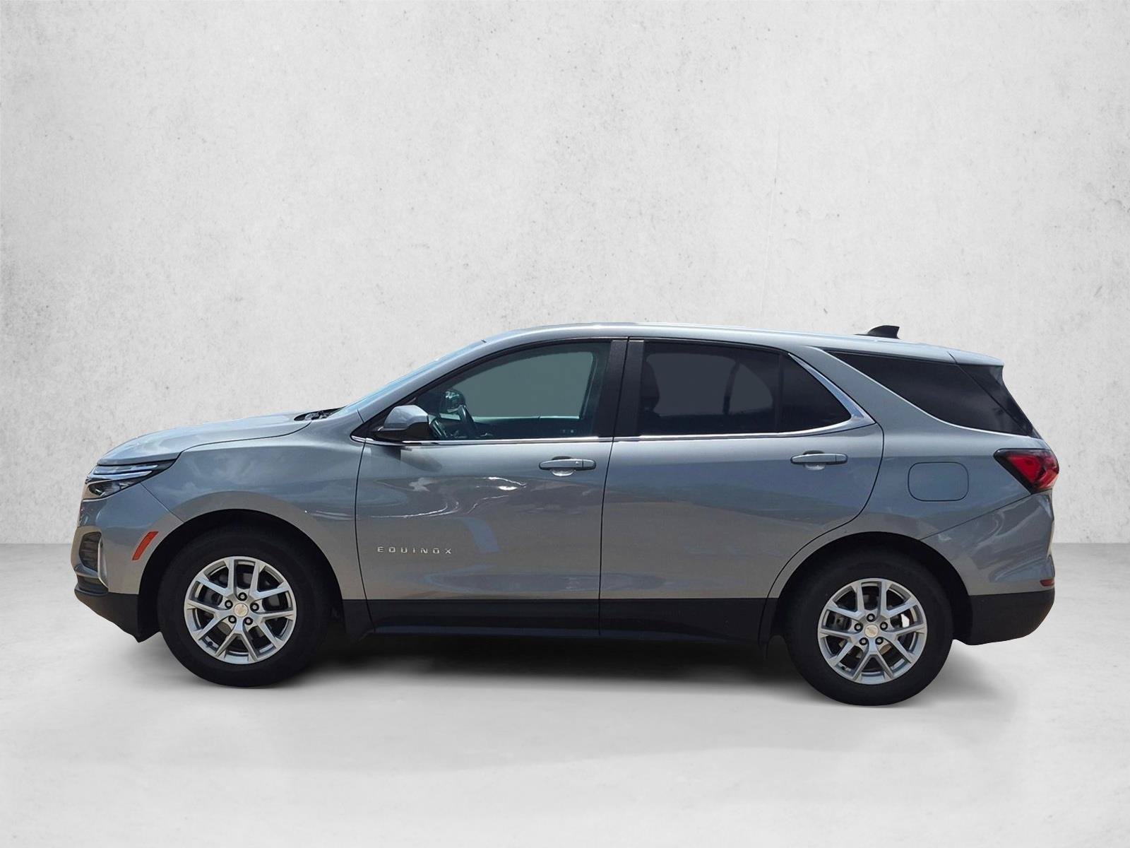 Used 2024 Chevrolet Equinox LT FWD image 2