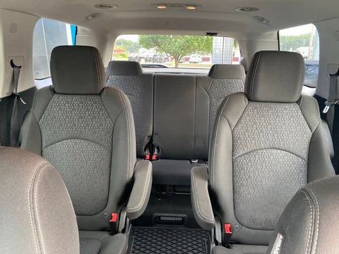 Used 2016 GMC Acadia SLE FWD image 27