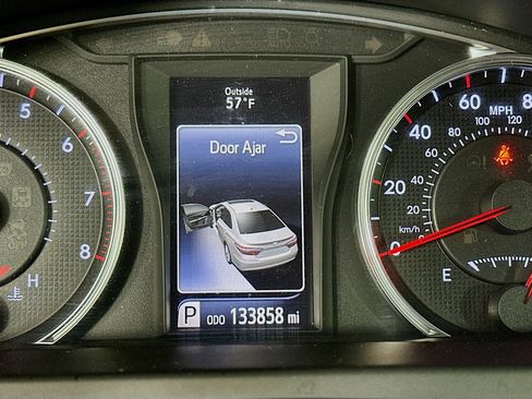 Used 2016 Toyota Camry SE image 19