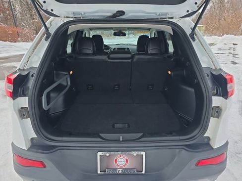 Used 2016 Jeep Cherokee Trailhawk AWD/4WD image 25